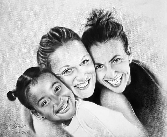 familia sonriente retrato blanco y negro